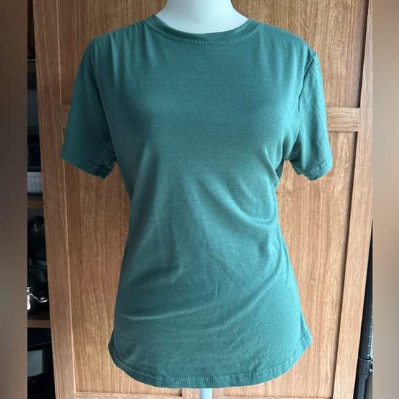 Green SHEIN Tee - Picture 1 of 1